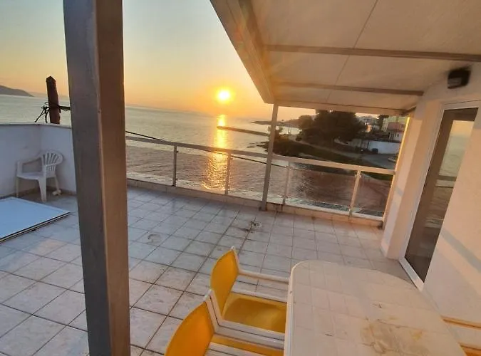 Sunset_apartments Only 15 Meters From The Sea Appart hôtel Neos Marmaras
